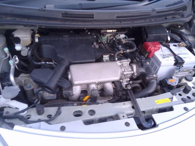 ノート メダリスト　エマージェンシーブレーキパッケージ　Ｂｌｕｅｔｏｏｔｈオーディオ　地デジＴＶ　横滑り防止　衝突安全ボディ　３６０度カメラ　バックカメラ　セキュリティアラーム　スマートキー　Ａストップ　ＴＶナビ　エアバッグ　全席ＰＷ　パワーステアリング（24枚目）