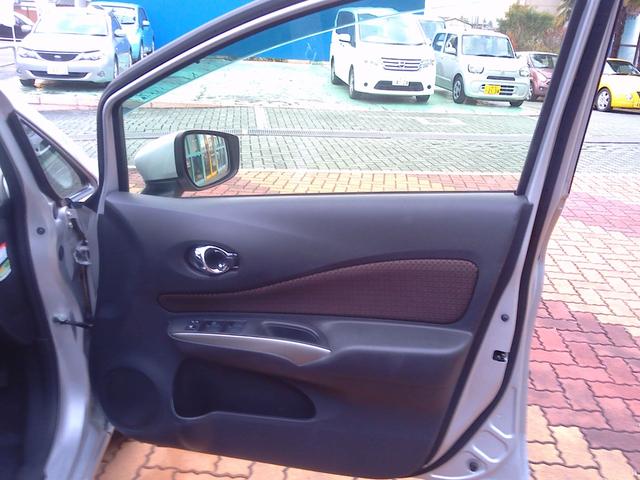 ノート メダリスト　エマージェンシーブレーキパッケージ　Ｂｌｕｅｔｏｏｔｈオーディオ　地デジＴＶ　横滑り防止　衝突安全ボディ　３６０度カメラ　バックカメラ　セキュリティアラーム　スマートキー　Ａストップ　ＴＶナビ　エアバッグ　全席ＰＷ　パワーステアリング（29枚目）