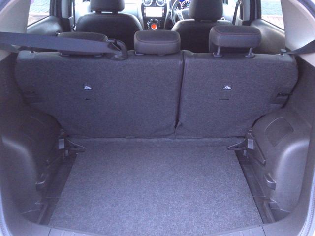 ノート メダリスト　エマージェンシーブレーキパッケージ　Ｂｌｕｅｔｏｏｔｈオーディオ　地デジＴＶ　横滑り防止　衝突安全ボディ　３６０度カメラ　バックカメラ　セキュリティアラーム　スマートキー　Ａストップ　ＴＶナビ　エアバッグ　全席ＰＷ　パワーステアリング（32枚目）