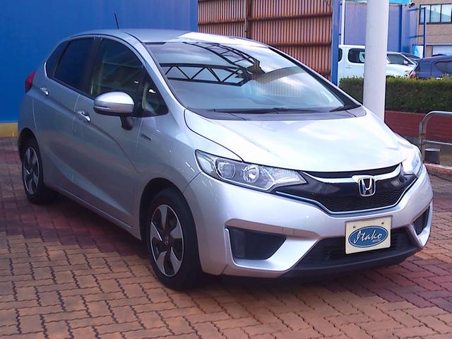 フィットハイブリッド Ｌパッケージ　電動格納式ミラー　ナビ＆ＴＶ　安全ボディ　ＬＥＤ　バックカメラ　オートクルーズコントロール　イモビライザー　１セグＴＶ　ＥＴＣ　ＡＵＴＯエアコン　ＡＢＳ　運転席助手席エアバッグ　運転席エアバック（10枚目）