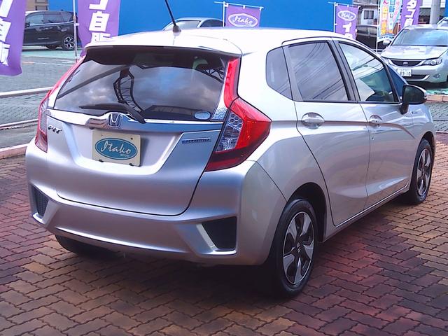 フィットハイブリッド Ｌパッケージ　電動格納式ミラー　ナビ＆ＴＶ　安全ボディ　ＬＥＤ　バックカメラ　オートクルーズコントロール　イモビライザー　１セグＴＶ　ＥＴＣ　ＡＵＴＯエアコン　ＡＢＳ　運転席助手席エアバッグ　運転席エアバック（11枚目）