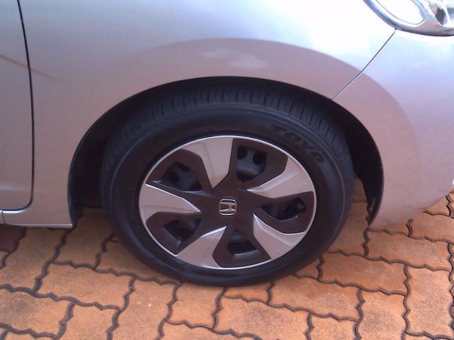 フィットハイブリッド Ｌパッケージ　電動格納式ミラー　ナビ＆ＴＶ　安全ボディ　ＬＥＤ　バックカメラ　オートクルーズコントロール　イモビライザー　１セグＴＶ　ＥＴＣ　ＡＵＴＯエアコン　ＡＢＳ　運転席助手席エアバッグ　運転席エアバック（15枚目）