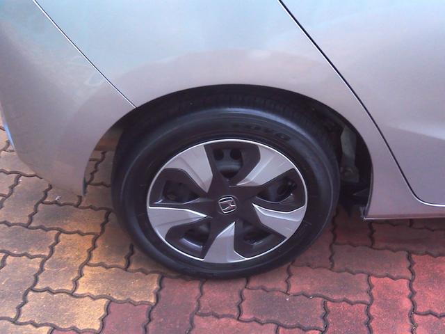 フィットハイブリッド Ｌパッケージ　電動格納式ミラー　ナビ＆ＴＶ　安全ボディ　ＬＥＤ　バックカメラ　オートクルーズコントロール　イモビライザー　１セグＴＶ　ＥＴＣ　ＡＵＴＯエアコン　ＡＢＳ　運転席助手席エアバッグ　運転席エアバック（17枚目）