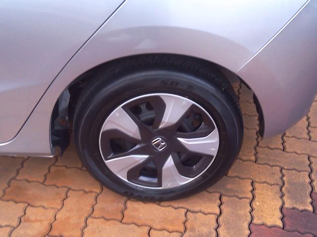 フィットハイブリッド Ｌパッケージ　電動格納式ミラー　ナビ＆ＴＶ　安全ボディ　ＬＥＤ　バックカメラ　オートクルーズコントロール　イモビライザー　１セグＴＶ　ＥＴＣ　ＡＵＴＯエアコン　ＡＢＳ　運転席助手席エアバッグ　運転席エアバック（18枚目）