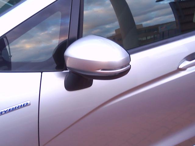 フィットハイブリッド Ｌパッケージ　電動格納式ミラー　ナビ＆ＴＶ　安全ボディ　ＬＥＤ　バックカメラ　オートクルーズコントロール　イモビライザー　１セグＴＶ　ＥＴＣ　ＡＵＴＯエアコン　ＡＢＳ　運転席助手席エアバッグ　運転席エアバック（19枚目）