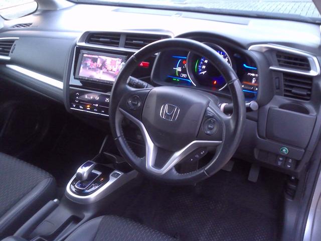 フィットハイブリッド Ｌパッケージ　電動格納式ミラー　ナビ＆ＴＶ　安全ボディ　ＬＥＤ　バックカメラ　オートクルーズコントロール　イモビライザー　１セグＴＶ　ＥＴＣ　ＡＵＴＯエアコン　ＡＢＳ　運転席助手席エアバッグ　運転席エアバック（24枚目）