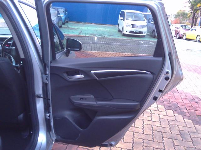 フィットハイブリッド Ｌパッケージ　電動格納式ミラー　ナビ＆ＴＶ　安全ボディ　ＬＥＤ　バックカメラ　オートクルーズコントロール　イモビライザー　１セグＴＶ　ＥＴＣ　ＡＵＴＯエアコン　ＡＢＳ　運転席助手席エアバッグ　運転席エアバック（29枚目）