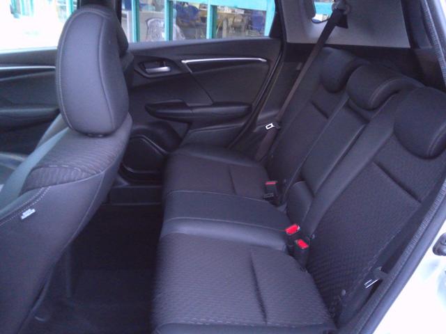 フィットハイブリッド Ｌパッケージ　電動格納式ミラー　ナビ＆ＴＶ　安全ボディ　ＬＥＤ　バックカメラ　オートクルーズコントロール　イモビライザー　１セグＴＶ　ＥＴＣ　ＡＵＴＯエアコン　ＡＢＳ　運転席助手席エアバッグ　運転席エアバック（32枚目）