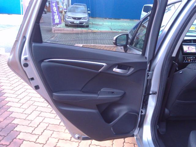 フィットハイブリッド Ｌパッケージ　電動格納式ミラー　ナビ＆ＴＶ　安全ボディ　ＬＥＤ　バックカメラ　オートクルーズコントロール　イモビライザー　１セグＴＶ　ＥＴＣ　ＡＵＴＯエアコン　ＡＢＳ　運転席助手席エアバッグ　運転席エアバック（33枚目）