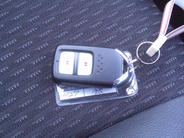 フィットハイブリッド Ｌパッケージ　電動格納式ミラー　ナビ＆ＴＶ　安全ボディ　ＬＥＤ　バックカメラ　オートクルーズコントロール　イモビライザー　１セグＴＶ　ＥＴＣ　ＡＵＴＯエアコン　ＡＢＳ　運転席助手席エアバッグ　運転席エアバック（47枚目）