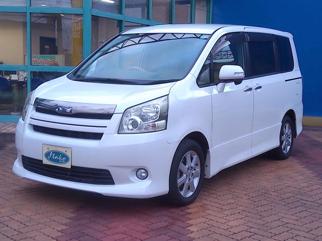 ノア S Gエディション パワーステアリング エアバック バックカメラ付き スマートキー&プッシュスタート ABS フルフラット キーレスエントリー アルミホイール 盗難防止システム 3列シート ウォークスルー DVD再生(8枚目)