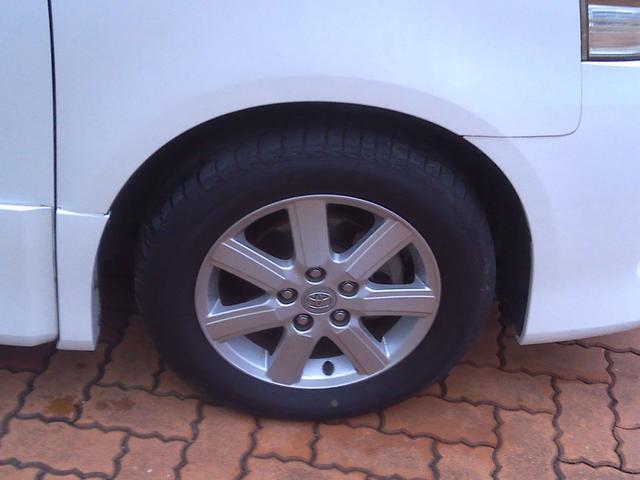 ノア S Gエディション パワーステアリング エアバック バックカメラ付き スマートキー&プッシュスタート ABS フルフラット キーレスエントリー アルミホイール 盗難防止システム 3列シート ウォークスルー DVD再生(15枚目)