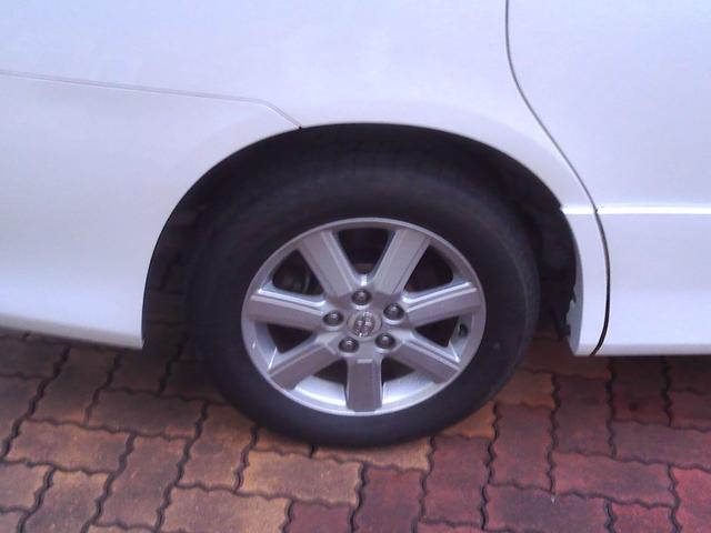 ノア S Gエディション パワーステアリング エアバック バックカメラ付き スマートキー&プッシュスタート ABS フルフラット キーレスエントリー アルミホイール 盗難防止システム 3列シート ウォークスルー DVD再生(18枚目)