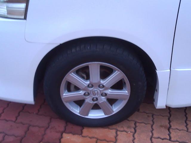 ノア S Gエディション パワーステアリング エアバック バックカメラ付き スマートキー&プッシュスタート ABS フルフラット キーレスエントリー アルミホイール 盗難防止システム 3列シート ウォークスルー DVD再生(22枚目)