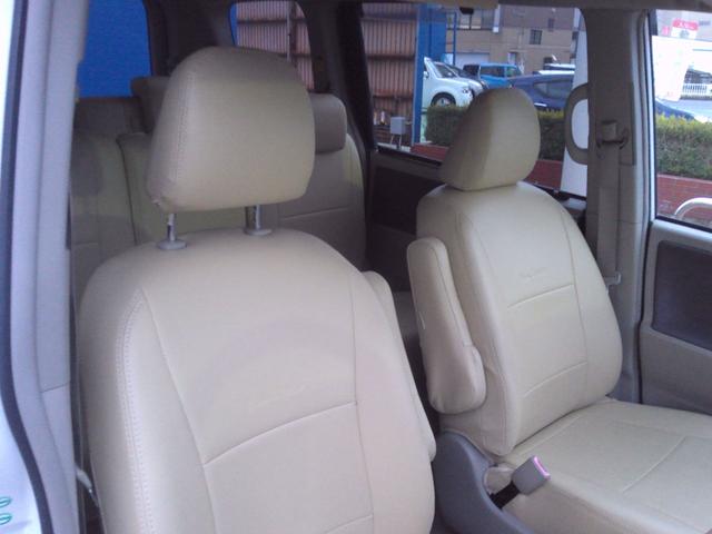 ノア S Gエディション パワーステアリング エアバック バックカメラ付き スマートキー&プッシュスタート ABS フルフラット キーレスエントリー アルミホイール 盗難防止システム 3列シート ウォークスルー DVD再生(27枚目)