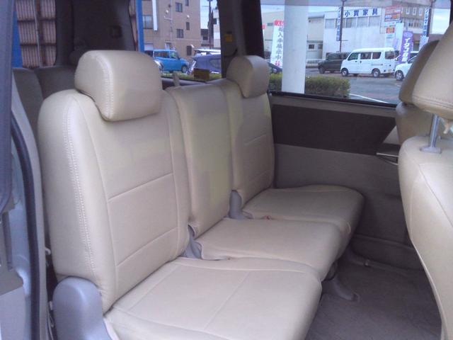 ノア S Gエディション パワーステアリング エアバック バックカメラ付き スマートキー&プッシュスタート ABS フルフラット キーレスエントリー アルミホイール 盗難防止システム 3列シート ウォークスルー DVD再生(30枚目)