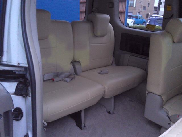 ノア S Gエディション パワーステアリング エアバック バックカメラ付き スマートキー&プッシュスタート ABS フルフラット キーレスエントリー アルミホイール 盗難防止システム 3列シート ウォークスルー DVD再生(31枚目)