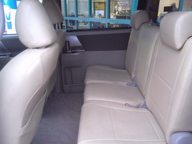 ノア S Gエディション パワーステアリング エアバック バックカメラ付き スマートキー&プッシュスタート ABS フルフラット キーレスエントリー アルミホイール 盗難防止システム 3列シート ウォークスルー DVD再生(35枚目)