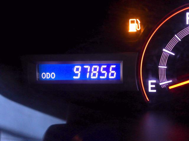 ノア S Gエディション パワーステアリング エアバック バックカメラ付き スマートキー&プッシュスタート ABS フルフラット キーレスエントリー アルミホイール 盗難防止システム 3列シート ウォークスルー DVD再生(40枚目)