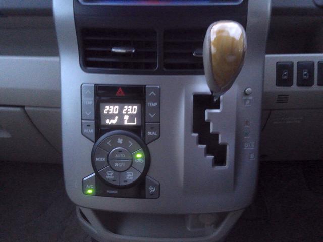 ノア S Gエディション パワーステアリング エアバック バックカメラ付き スマートキー&プッシュスタート ABS フルフラット キーレスエントリー アルミホイール 盗難防止システム 3列シート ウォークスルー DVD再生(43枚目)