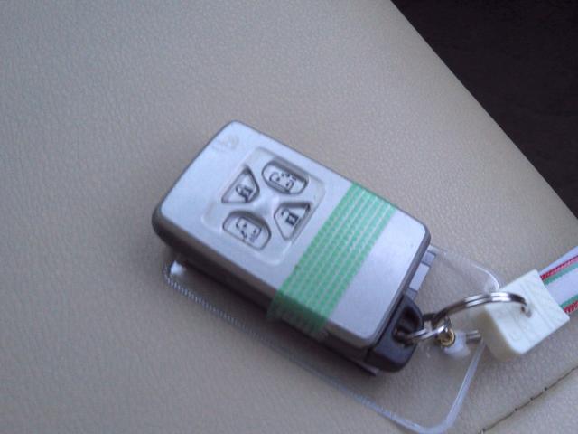 ノア S Gエディション パワーステアリング エアバック バックカメラ付き スマートキー&プッシュスタート ABS フルフラット キーレスエントリー アルミホイール 盗難防止システム 3列シート ウォークスルー DVD再生(45枚目)