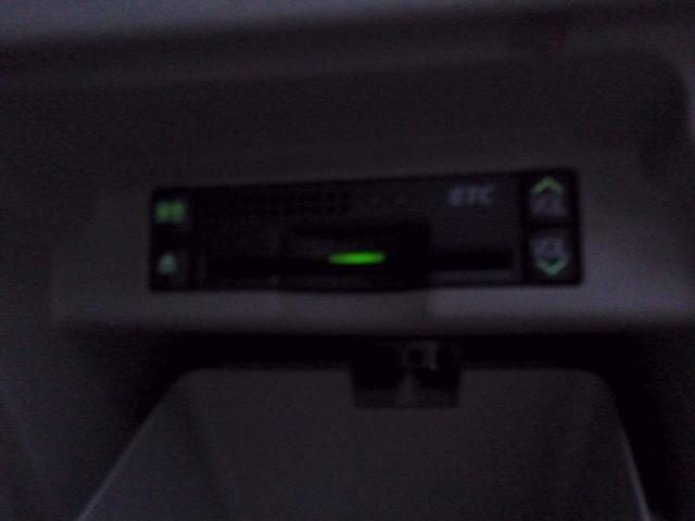 ノア S Gエディション パワーステアリング エアバック バックカメラ付き スマートキー&プッシュスタート ABS フルフラット キーレスエントリー アルミホイール 盗難防止システム 3列シート ウォークスルー DVD再生(47枚目)