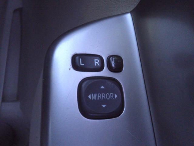 ノア S Gエディション パワーステアリング エアバック バックカメラ付き スマートキー&プッシュスタート ABS フルフラット キーレスエントリー アルミホイール 盗難防止システム 3列シート ウォークスルー DVD再生(48枚目)