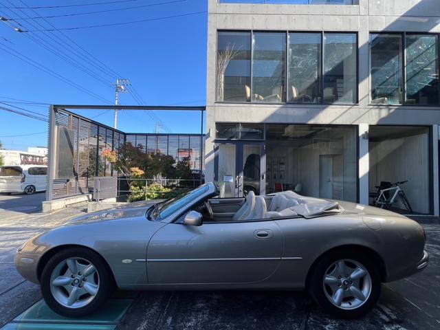 ＸＫ ＸＫ８コンバーチブル　オートクルーズコントロール　ＡＴ　アルミホイール　革シート　パワーシート　ＡＢＳ　エアコン　パワーステアリング　パワーウィンドウ（4枚目）