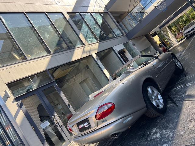 ＸＫ ＸＫ８コンバーチブル　オートクルーズコントロール　ＡＴ　アルミホイール　革シート　パワーシート　ＡＢＳ　エアコン　パワーステアリング　パワーウィンドウ（11枚目）