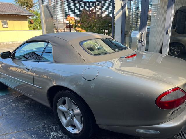 ＸＫ ＸＫ８コンバーチブル　オートクルーズコントロール　ＡＴ　アルミホイール　革シート　パワーシート　ＡＢＳ　エアコン　パワーステアリング　パワーウィンドウ（13枚目）