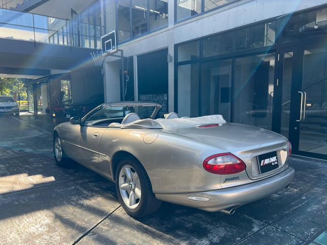 ＸＫ ＸＫ８コンバーチブル　オートクルーズコントロール　ＡＴ　アルミホイール　革シート　パワーシート　ＡＢＳ　エアコン　パワーステアリング　パワーウィンドウ（15枚目）