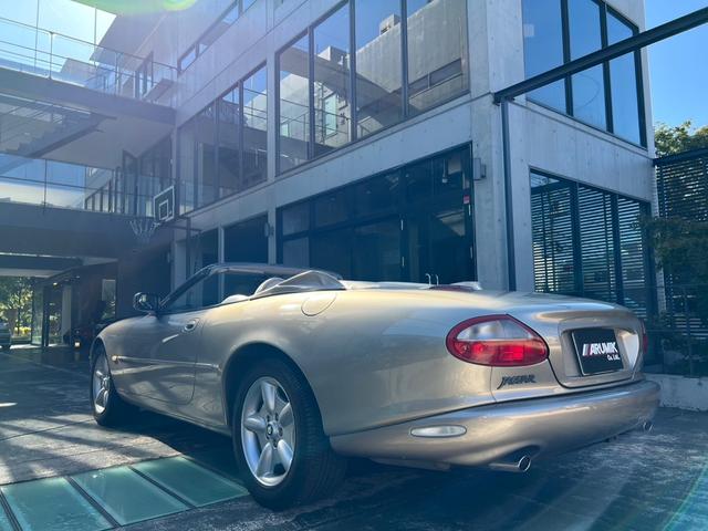 ＸＫ ＸＫ８コンバーチブル　オートクルーズコントロール　ＡＴ　アルミホイール　革シート　パワーシート　ＡＢＳ　エアコン　パワーステアリング　パワーウィンドウ（17枚目）