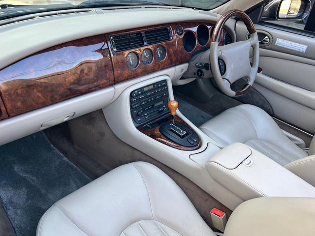 ＸＫ ＸＫ８コンバーチブル　オートクルーズコントロール　ＡＴ　アルミホイール　革シート　パワーシート　ＡＢＳ　エアコン　パワーステアリング　パワーウィンドウ（30枚目）