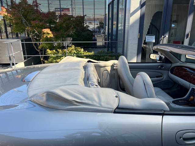 ＸＫ ＸＫ８コンバーチブル　オートクルーズコントロール　ＡＴ　アルミホイール　革シート　パワーシート　ＡＢＳ　エアコン　パワーステアリング　パワーウィンドウ（31枚目）