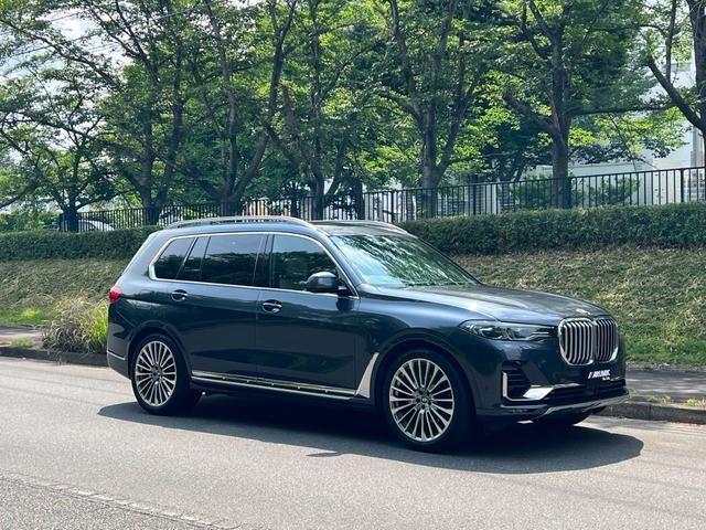 Ｘ７ ｘＤｒｉｖｅ　３５ｄ　デザインピュアエクセレンス　電動サイドステップ　ハーマンカードンスピーカー　冷温機能付きドリンクホルダー　ＨＤＤナビ　サンルーフ　シートクーラー　ＥＴＣ　シートヒーター　ナビ　革シート　クルコン　パワーバックドア　３６０度カメラ（2枚目）