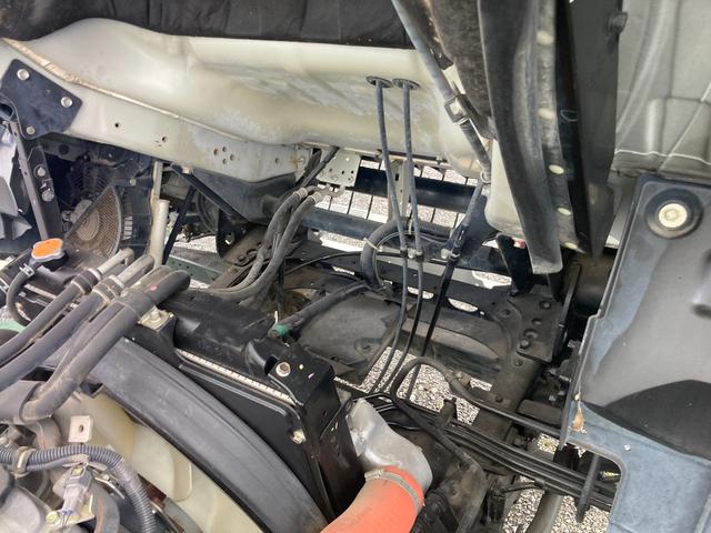 フォワード Ｌゲートダンプ　ダンプ　Ｌゲート・積載３６００・電動コボレーン　荷台内寸２００／３１３　３ペダル６速マニュアル　電動格納ミラー　集中ドアロック　ターボ　タイヤサイズ２２５／８０Ｒ１７．５（72枚目）