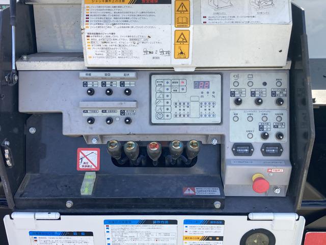 トヨエース 　☆高所作業車☆ＳＮ１５Ｂ☆アイチ☆３ペダル６速☆電格ミラー☆集中ロック☆キーレス☆ナビ☆バックカメラ☆電動パーキングブレーキ☆ターボ☆電工仕様☆ＦＲＰバケット☆サブバッテリー☆２０５／８０Ｒ１７．５（6枚目）