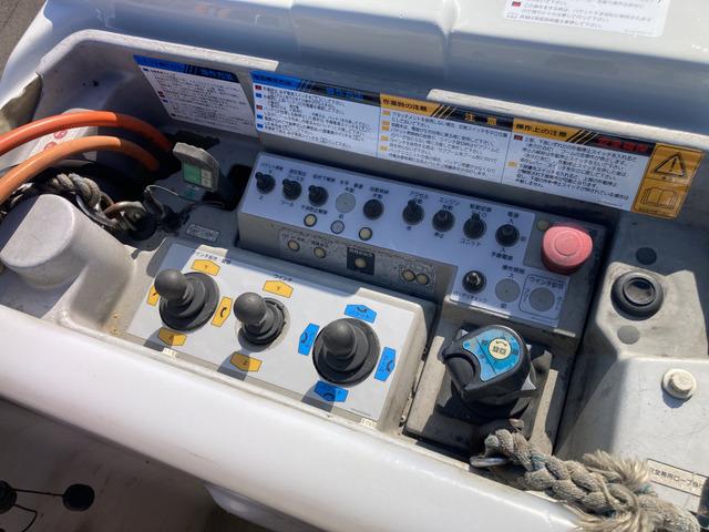 トヨエース 　☆高所作業車☆ＳＮ１５Ｂ☆アイチ☆３ペダル６速☆電格ミラー☆集中ロック☆キーレス☆ナビ☆バックカメラ☆電動パーキングブレーキ☆ターボ☆電工仕様☆ＦＲＰバケット☆サブバッテリー☆２０５／８０Ｒ１７．５（7枚目）