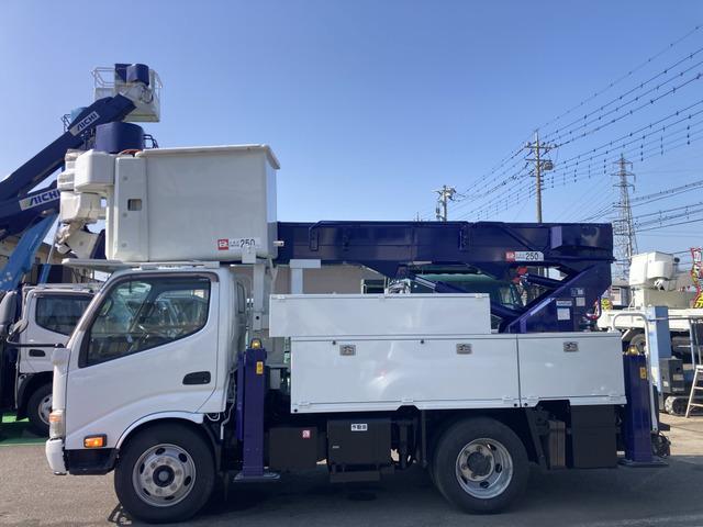 トヨエース 　☆高所作業車☆ＳＮ１５Ｂ☆アイチ☆３ペダル６速☆電格ミラー☆集中ロック☆キーレス☆ナビ☆バックカメラ☆電動パーキングブレーキ☆ターボ☆電工仕様☆ＦＲＰバケット☆サブバッテリー☆２０５／８０Ｒ１７．５（17枚目）