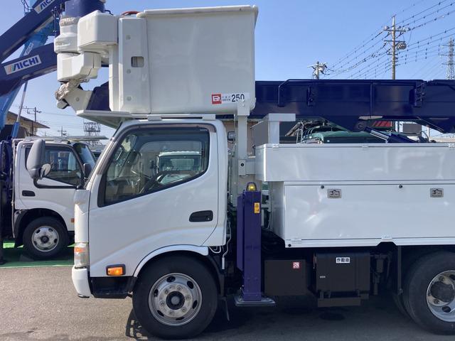 トヨエース 　☆高所作業車☆ＳＮ１５Ｂ☆アイチ☆３ペダル６速☆電格ミラー☆集中ロック☆キーレス☆ナビ☆バックカメラ☆電動パーキングブレーキ☆ターボ☆電工仕様☆ＦＲＰバケット☆サブバッテリー☆２０５／８０Ｒ１７．５（18枚目）