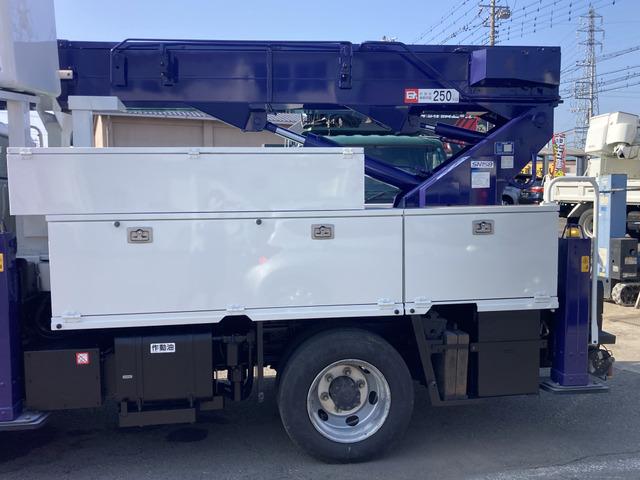 トヨエース 　☆高所作業車☆ＳＮ１５Ｂ☆アイチ☆３ペダル６速☆電格ミラー☆集中ロック☆キーレス☆ナビ☆バックカメラ☆電動パーキングブレーキ☆ターボ☆電工仕様☆ＦＲＰバケット☆サブバッテリー☆２０５／８０Ｒ１７．５（19枚目）