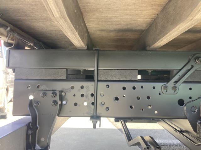 エルフトラック 　☆ダブルキャブクレーン☆積載２２００ｋｇ☆荷台内寸：１９１×３４１☆３ペダル６速☆キーレス☆後席クーラー・ヒーター☆ＥＴＣ☆バックカメラ☆ドラレコ☆ナビ☆リヤアウトリガー☆差違い☆２．９３ｔ吊（12枚目）