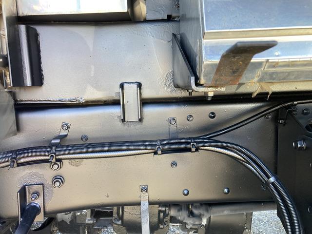 スーパーグレート ベースグレード ☆土砂禁深ダンプ☆積載10000kg☆荷台内寸:幅230×長915×高171=36立米☆3ペダル7速☆電格ミラー☆集中ロック☆ETC☆2デフ☆寝台付☆12800ccターボ☆1R22.5☆極東開発(24枚目)