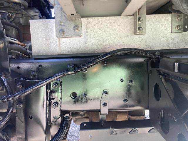 コンドル ベースグレード ☆アルミウイング☆ワイドキャビン☆積載3200kg☆荷台内寸:幅241×長623×高232☆3ペダル6速☆電格ミラー☆集中ロック☆ETC☆バックカメラ☆6400ccターボ☆ラッシングレール☆HID(20枚目)