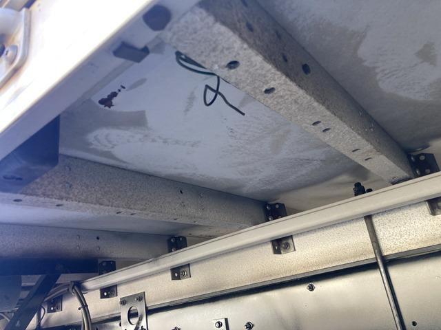 コンドル ベースグレード ☆アルミウイング☆ワイドキャビン☆積載3200kg☆荷台内寸:幅241×長623×高232☆3ペダル6速☆電格ミラー☆集中ロック☆ETC☆バックカメラ☆6400ccターボ☆ラッシングレール☆HID(57枚目)