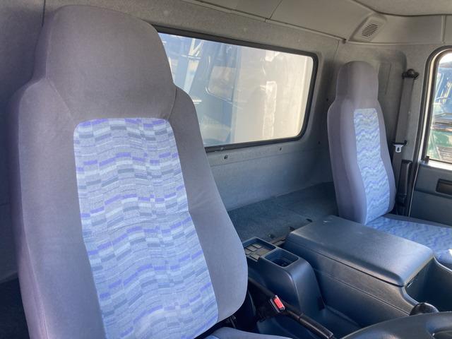 コンドル ベースグレード ☆アルミウイング☆ワイドキャビン☆積載3200kg☆荷台内寸:幅241×長623×高232☆3ペダル6速☆電格ミラー☆集中ロック☆ETC☆バックカメラ☆6400ccターボ☆ラッシングレール☆HID(63枚目)