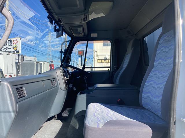 コンドル ベースグレード ☆アルミウイング☆ワイドキャビン☆積載3200kg☆荷台内寸:幅241×長623×高232☆3ペダル6速☆電格ミラー☆集中ロック☆ETC☆バックカメラ☆6400ccターボ☆ラッシングレール☆HID(65枚目)