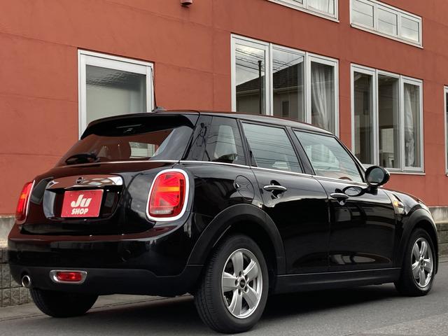 ＭＩＮＩ ヴィクトリア　☆ナビパッケージ☆スポーツレザーステアリング☆アームレスト☆Ｂｌｕｅｔｏｏｔｈオーディオ☆バックモニター☆液晶ルームミラー☆ＬＥＤヘッドランプ☆ＬＥＤリアコンビランプ☆ＥＴＣ☆キーレス☆禁煙車（2枚目）