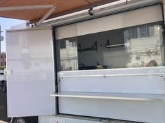 ☆ガソリン車でエンジンかけていても煙なし。排ガス規制適合車のため全国都心部でも乗り入れて設置できます。 5