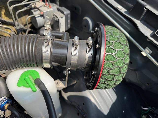 ジムニー ランドベンチャー　特別仕様車　４ＷＤ　ＭＴ　ハーフレザー　シートヒーター　ドラレコ前後　ヘッドライト．ＬＥＤテール．マフラー．マッドホワイトレター．エアインテーク．リアスポイラー．ナルディステアリング．ウッドシフトノブ（51枚目）